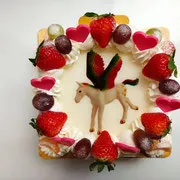 キャラクターの絵柄をプリントしたケーキの例