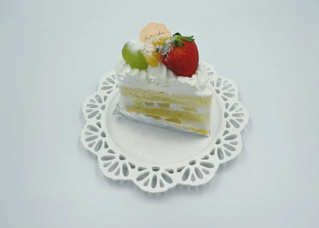 いちご・みかん・ぶどうを飾ったフルーツたっぷりショートケーキ