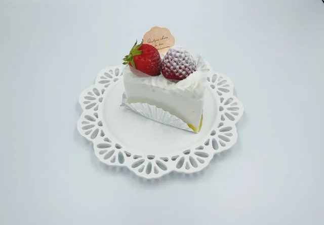 いちごをのせたレアチーズケーキ