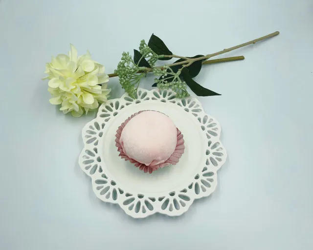 求肥で包んだいちごのケーキ大福「いちご姫」